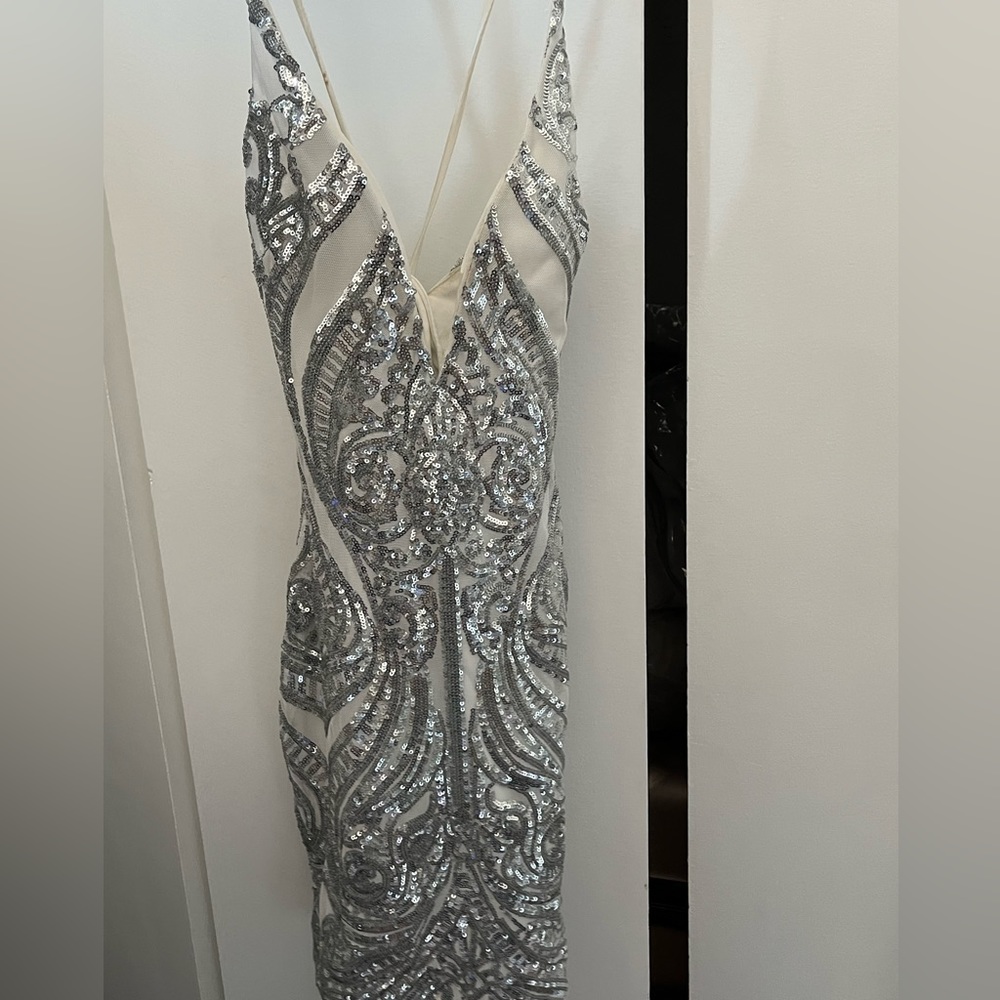 ‼️‼️SOLD DO NOT BUY‼️‼️Silver Windsor short dress